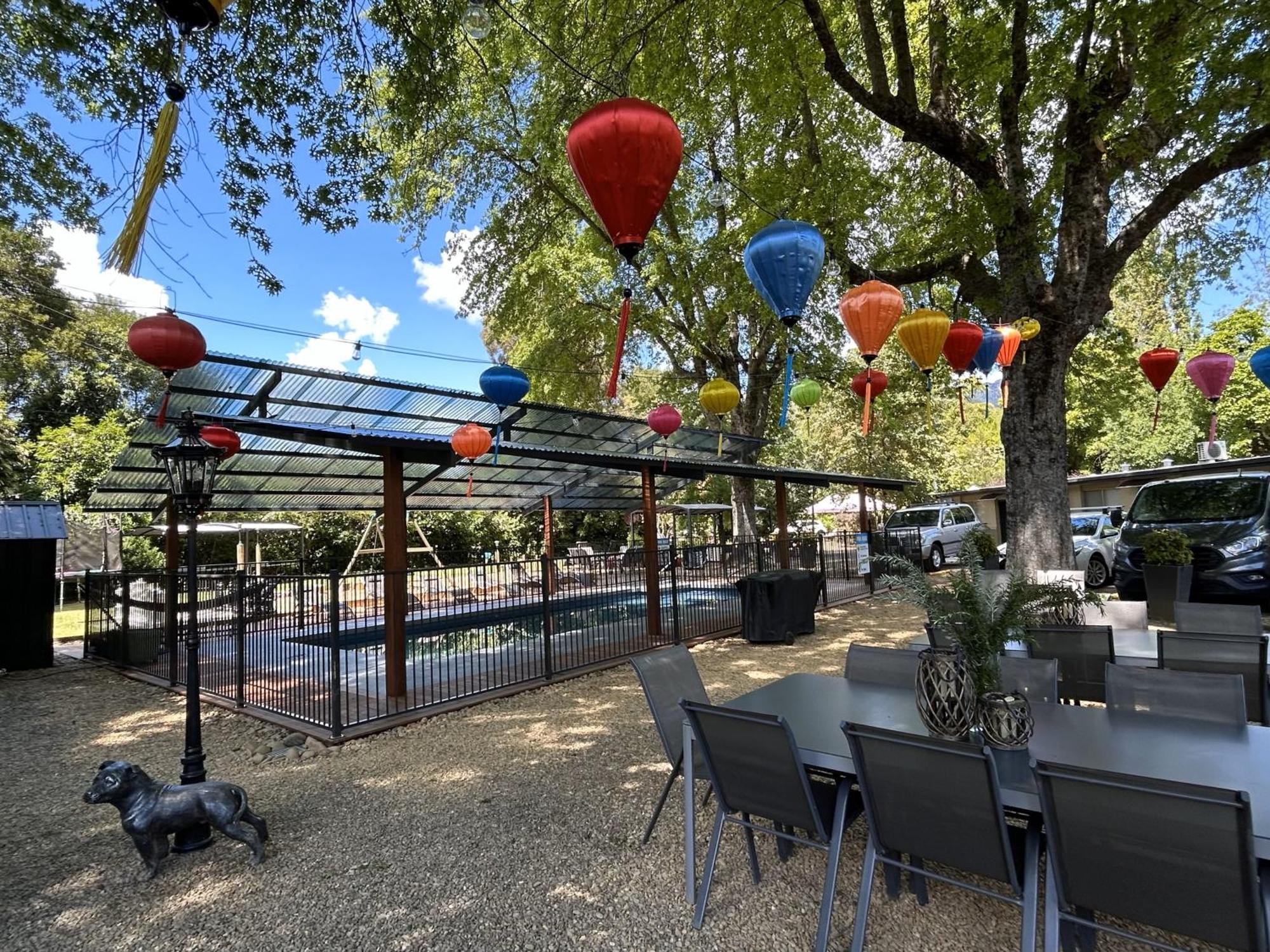 Adina Lodge Holiday Apartments Брайт Екстериор снимка