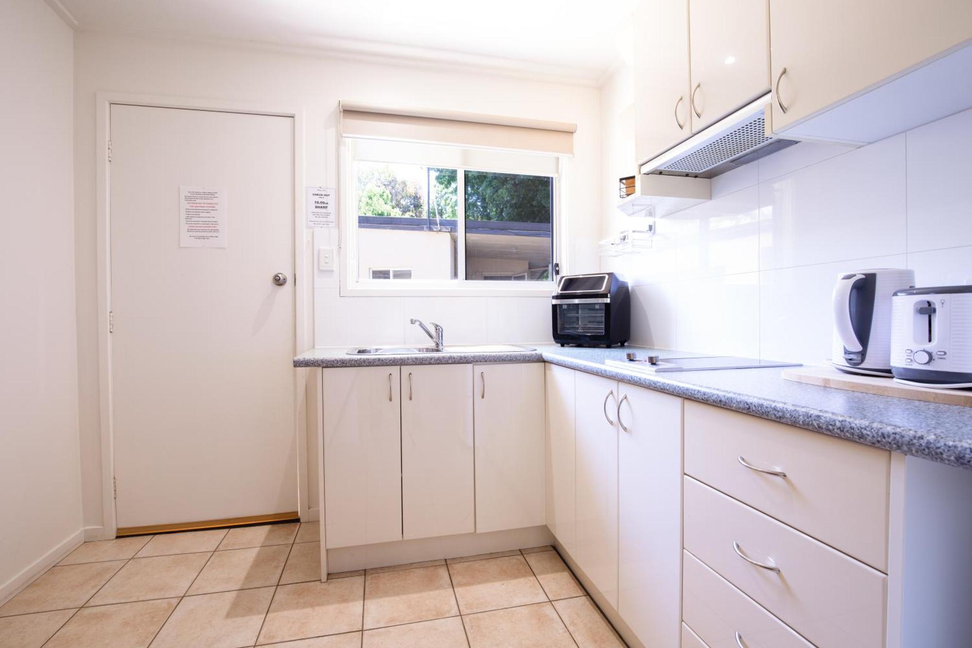 Adina Lodge Holiday Apartments Брайт Стая снимка