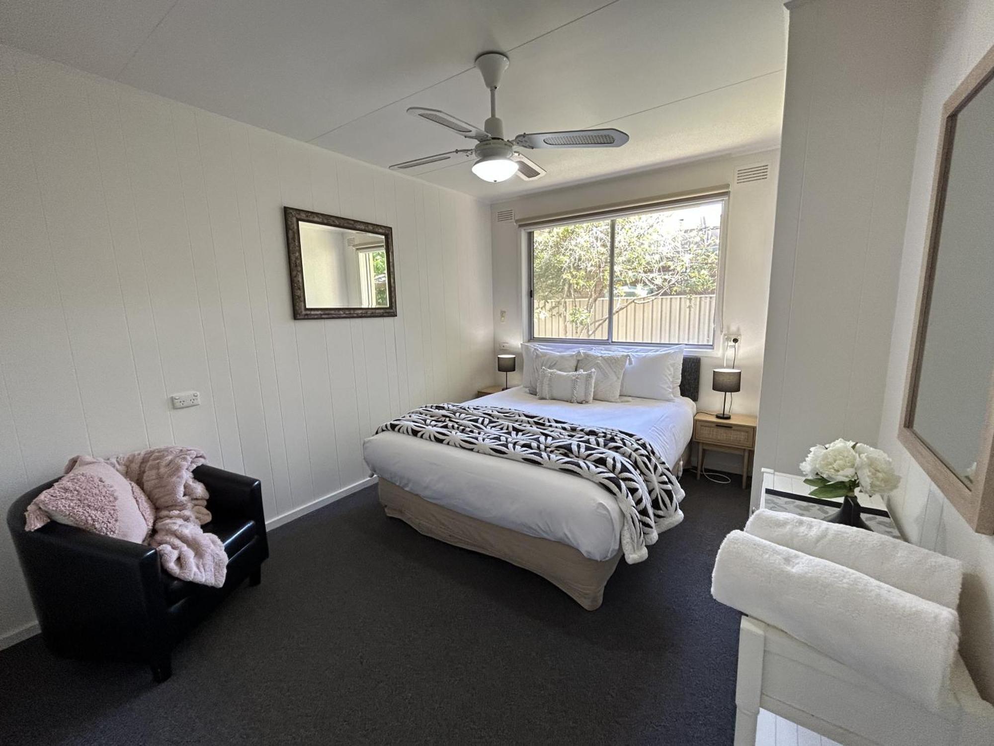 Adina Lodge Holiday Apartments Брайт Стая снимка