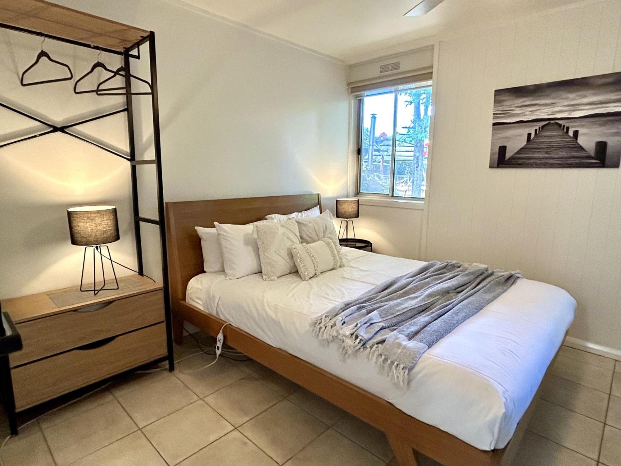 Adina Lodge Holiday Apartments Брайт Стая снимка
