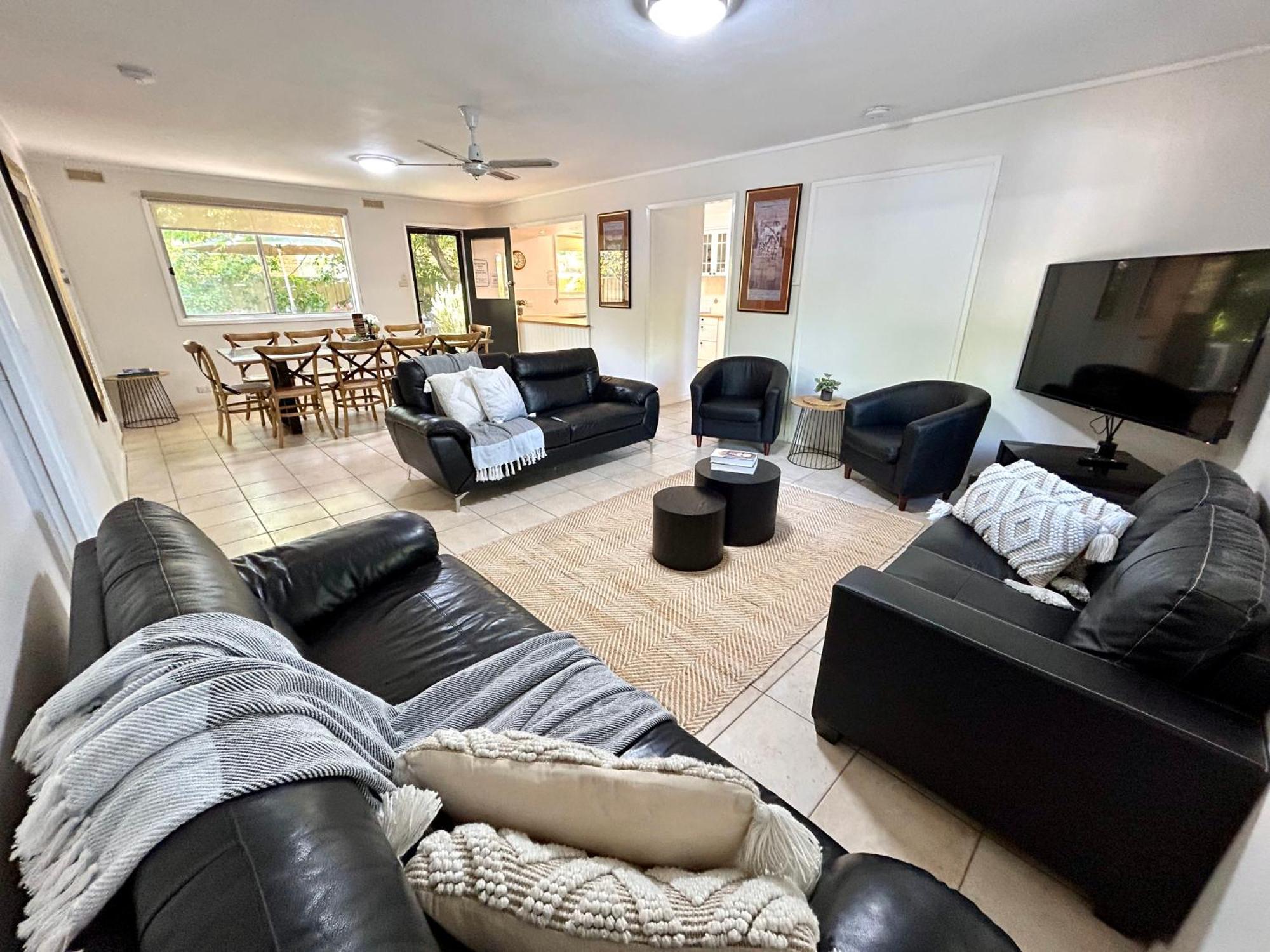 Adina Lodge Holiday Apartments Брайт Стая снимка