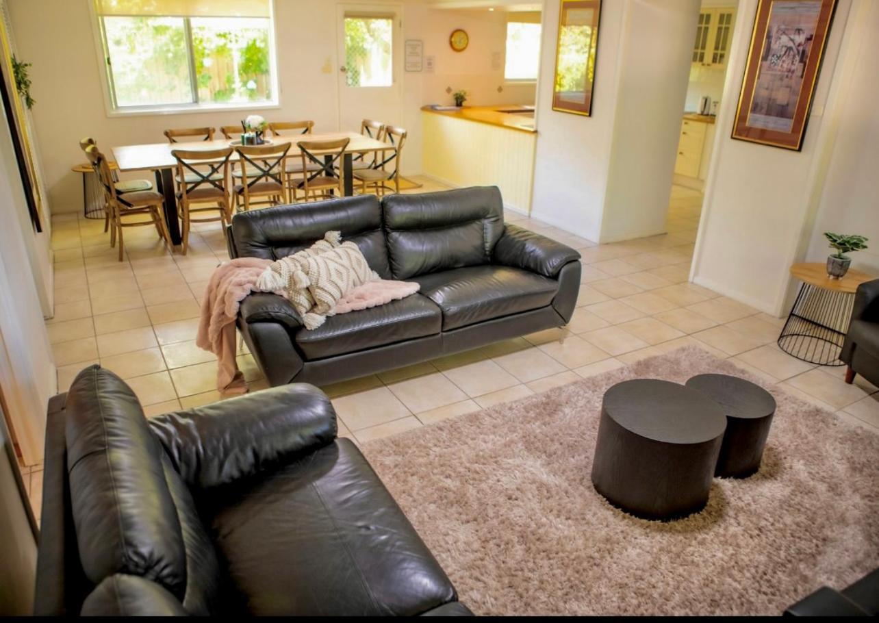 Adina Lodge Holiday Apartments Брайт Стая снимка